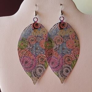 RETRO Leaf Earrings NWOT